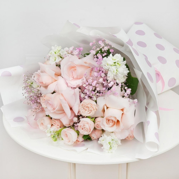 White Matthiola - 7, Spray rose: white, cream, light pink 50 cm - 4, Rose Pink 50 cm Ecuador (Chelo, Hermosa, Novia, Titanik, Engagement, Pink Mondiale) - 7, Colored gypsophila - 3, Wrapping Paper
