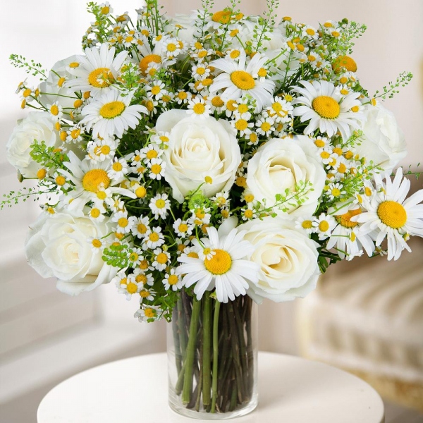 Chamomile - 21, White rose 50 cm - 15, Bacardi White Spray Chrysanthemum - 4, Green bell (1 pc.), Wrapping Paper, Ladybug decorative, 1 pc.