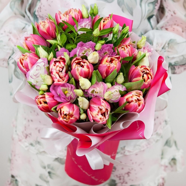 Pink Lisianthus (Eustoma) - 3, Pink tulip - 21, Pistachio, Wrapping Paper