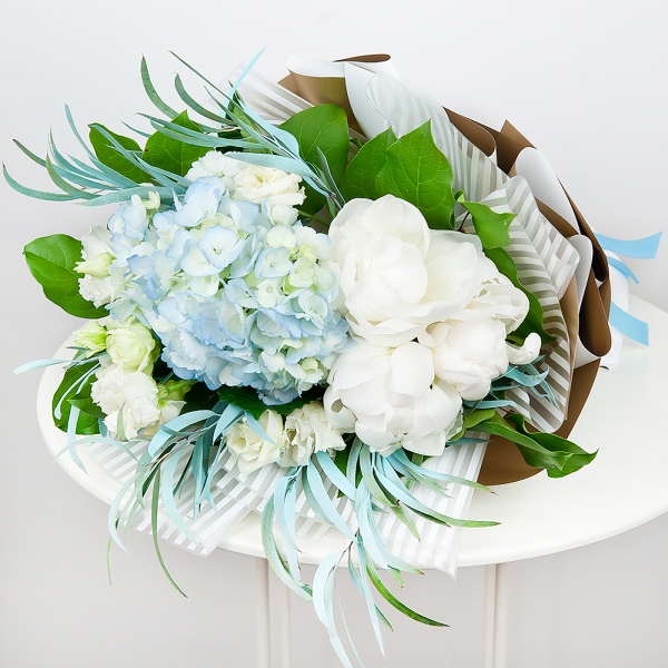Blue/purple hydrangea - 1, Peony white - 5, lisianthus - 2, Eucalyptus, Salal, Wrapping Paper