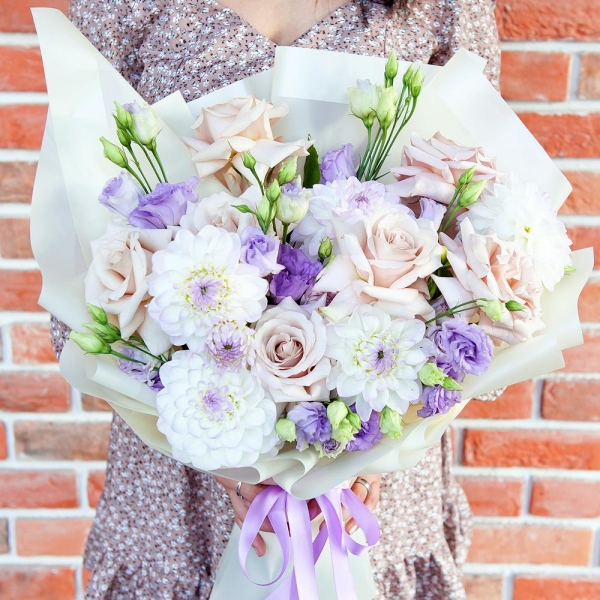 Rose Powder 50 cm Ecuador (Quicksand, Menta) - 11, White Dahlia - 8, Purple Lisianthus (Eustoma) - 6, Wrapping Paper