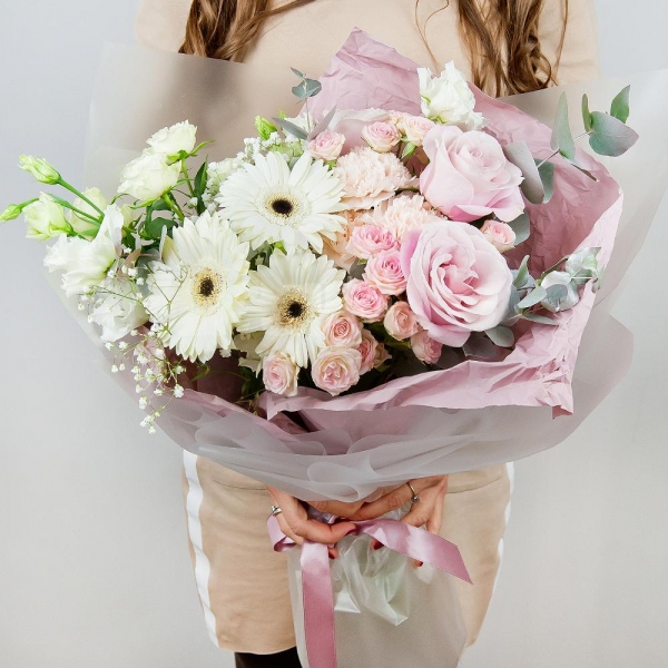 Rose Pink 50 cm Ecuador (Chelo, Hermosa, Novia, Titanik, Engagement, Pink Mondiale) - 5, Spray rose: white, cream, light pink 50 cm - 6, Carnation white, cream - 5, Gerbera white - 5, lisianthus - 4, Gypsophila - 3, Eucalyptus Cinerea, Wrapping Paper