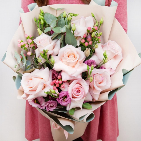 Rose Pink 50 cm Ecuador (Chelo, Hermosa, Novia, Titanik, Engagement, Pink Mondiale) - 13, Pink Lisianthus (Eustoma) - 5, Hypericum, Eucalyptus Cinerea, Wrapping Paper