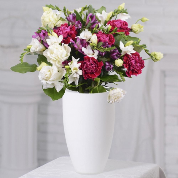 Freesia - 17, Pink carnation - 8, Alstromeria lilac, purple - 7, lisianthus - 5, Salal, Ribbon