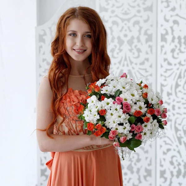Spray rose: yellow, orange 50 cm - 7, Bacardi White Spray Chrysanthemum - 12, Bright pink spray rose mix, 50 cm - 8, Ruscus, Mesh (Abaka), Ribbon