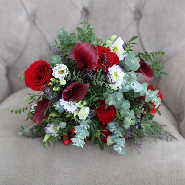Red rose 50 cm - 7, Burgundy Calla Lily - 7, lisianthus - 5, Hypericum, Limonium (1 pc.), Pistachio, Eucalyptus baby blue (1 pc.), Ribbon