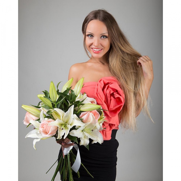 Lilies - 5, Pink rose 50 cm - 9, Ruscus, Ribbon