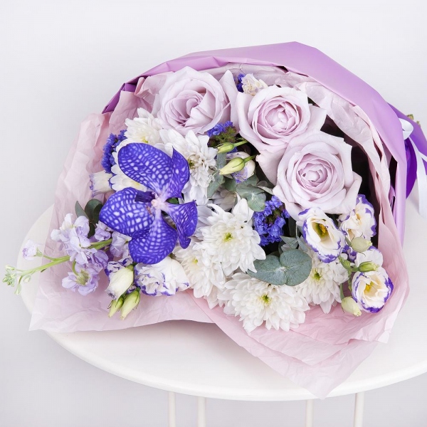 Vanda Orchid bud - 2, Baltica White Spray Chrysanthemum - 3, Purple Lisianthus (Eustoma) - 2, White Matthiola - 1, Lilac rose Bounty Way, 50 cm - 3, Flask for orchids, Blue Statice, Eucalyptus Cinerea, Wrapping Paper