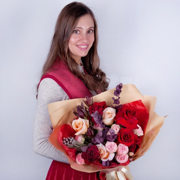 Red rose 50 cm - 4, Rose Cream 50 cm - 4, Peony sprayrose - 4, Carnation red - 3, Leukodendron, Brunia Green Lanuginosa (1 pc.), Eucalyptus Cinerea, Wrapping Paper, Ribbon