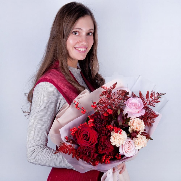 Red rose 50 cm - 2, Pink rose 50 cm - 2, Carnation red - 6, Carnation white, cream - 4, Fern (1 pc.), Ilex, Leukodendron, Wrapping Paper, Ribbon