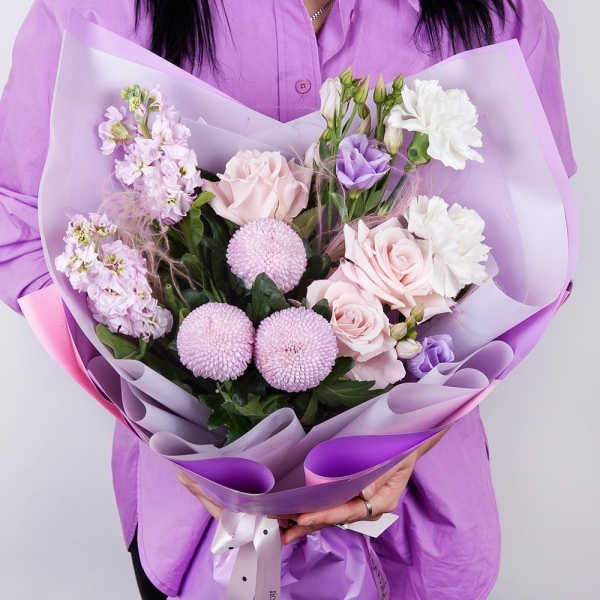 Pink Matthiola - 3, Momoko Chrysanthemum - 4, Rose Powder 50 cm Ecuador (Quicksand, Menta) - 5, Carnation white, cream - 5, Purple Lisianthus (Eustoma) - 3, Dried flowers decor, Wrapping Paper
