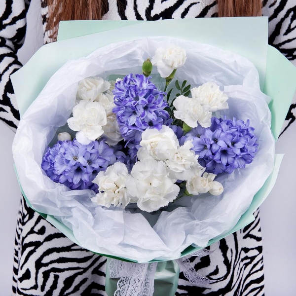 Blue Hyacinth - 4, White spray carnation - 6, Wrapping Paper