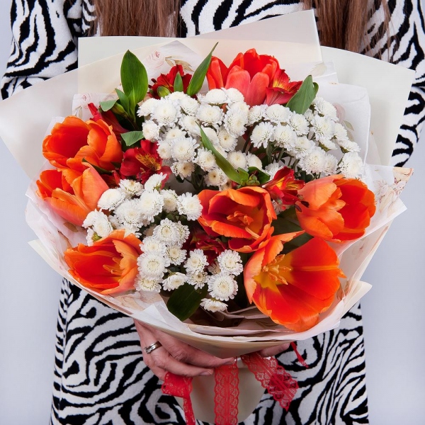 Alstromeria Red, Bright Pink - 3, Athos poms Stallion - 4, Orange tulip - 11, Wrapping Paper
