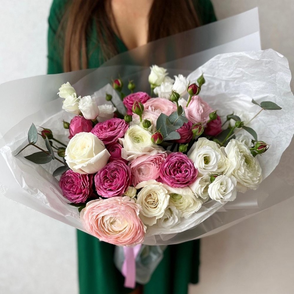 White rose 50 cm - 7, Spray peony rose Misty Bubbles, 50 cm - 5, Ranunculus Pink - 4, lisianthus - 5, Ranunculus White - 3, Eucalyptus Cinerea, Wrapping Paper