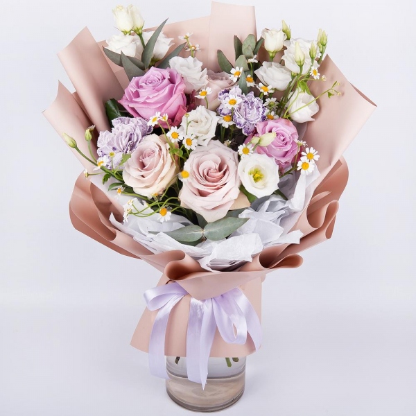 Rose Powder 50 cm Ecuador (Quicksand, Menta) - 3, Moody Blue Rose - 2, Lilac carnation - 3, lisianthus - 3, Chamomile - 1, Eucalyptus, Wrapping Paper