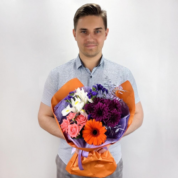 Gerbera daisies - 1, White iris - 4, Bright pink spray rose mix, 50 cm - 1, Baltica Pink Spray Chrysanthemum - 3, Blue Statice, Wrapping Paper, Pistachio