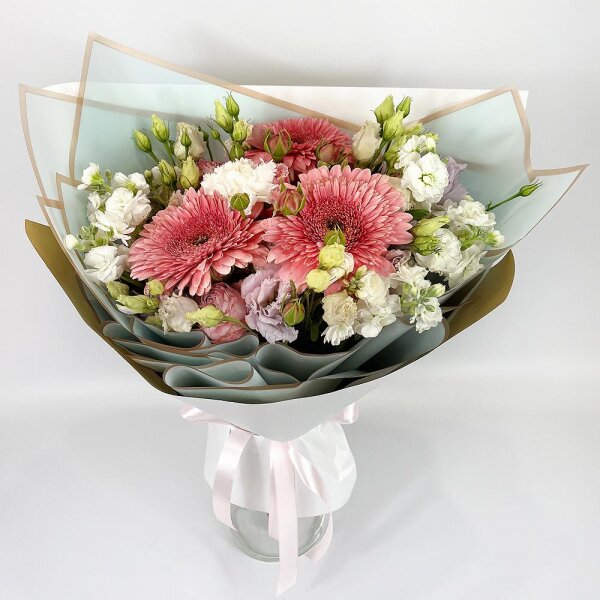 Gerbera pink - 3, White Matthiola - 2, Carnation white, cream - 3, lisianthus - 2, Peony sprayrose - 2, Pink Lisianthus (Eustoma) - 2, Wrapping Paper
