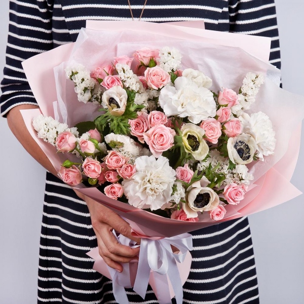 White anemone - 7, Bright pink spray rose mix, 50 cm - 9, Carnation white, cream - 7, White statice, Wrapping Paper