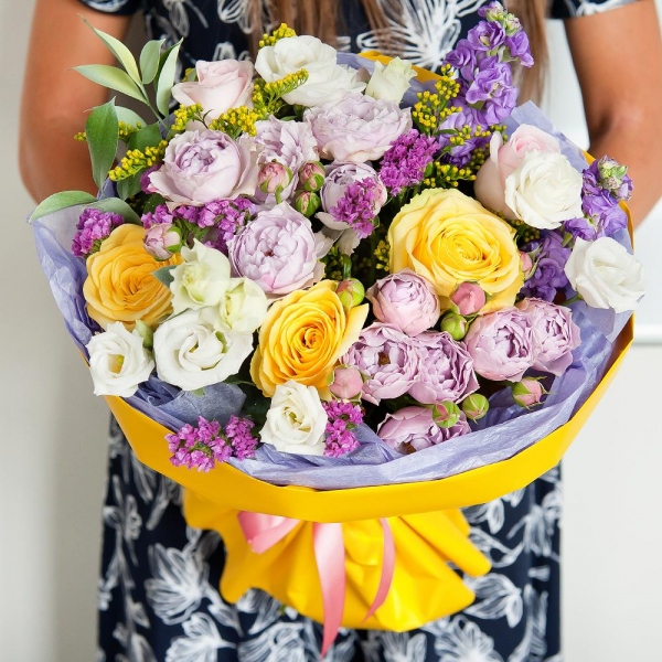 Yellow rose 50 cm - 3, Pink rose 50 cm - 4, Matthiola Lilac - 2, lisianthus - 3, Spray peony rose Lavander, 50 cm - 2, Solidago (1 pc.), Pink Statice, Ruscus, Wrapping Paper