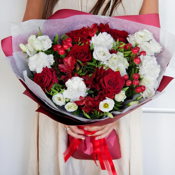Red rose 50 cm - 7, lisianthus - 3, Alstromeria Red, Bright Pink - 3, Carnation white, cream - 6, Hypericum, Pistachio, Wrapping Paper