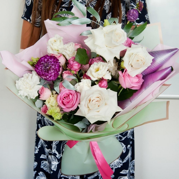 Purple Dahlia - 3, White rose 50 cm - 5, Pink rose 50 cm - 5, Peony sprayrose - 1, Carnation white, cream - 7, lisianthus - 2, Bright pink spray rose mix, 50 cm - 2, Ruscus, Aspidistra (1 pc.), Wrapping Paper