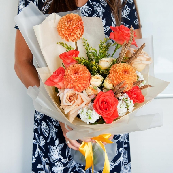 Orange Dahlia - 4, Pink rose 50 cm - 7, White Matthiola - 5, Rose Cream 50 cm - 5, Spray rose: white, cream, light pink 50 cm - 1, Solidago (1 pc.), Dried flowers in assortment, Wrapping Paper, Topper (for flowers)
