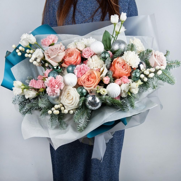 Peony rose Kahala 50 cm - 3, Rose Cream 50 cm - 5, White rose 50 cm - 4, Bright pink spray rose mix, 50 cm - 3, Pink carnation - 5, Baltica White Spray Chrysanthemum - 4, lisianthus - 2, Carnation white, cream - 2, Spruce branches (1pc.), Decorative element small, Christmas decor (set), Wrapping Paper