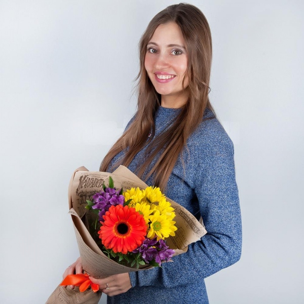 Gerbera red - 1, Bacardi Yellow Spray Chrysanthemum - 2, Alstromeria lilac, purple - 4, Pistachio, Wrapping Paper, Ribbon