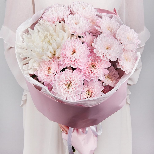 Baltica Pink Spray Chrysanthemum - 6, Magnum White Chrysanthemum - 1, Wrapping Paper
