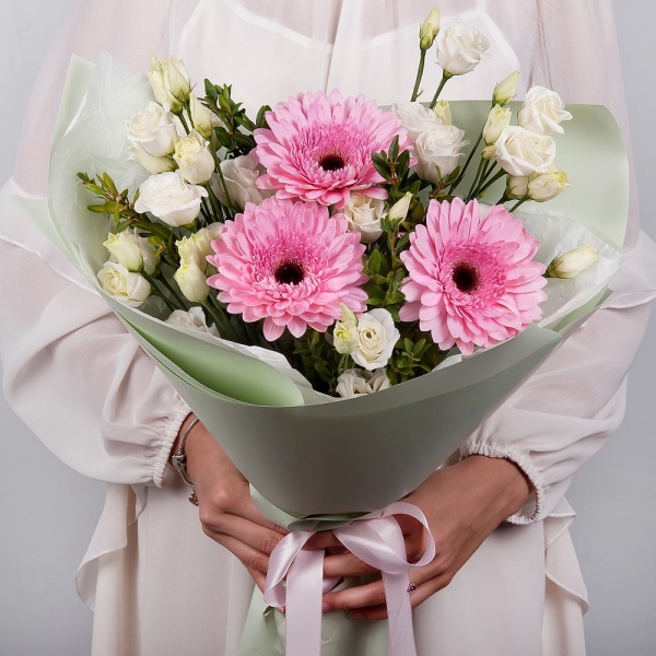 lisianthus - 3, Gerbera pink - 7, Pistachio, Wrapping Paper