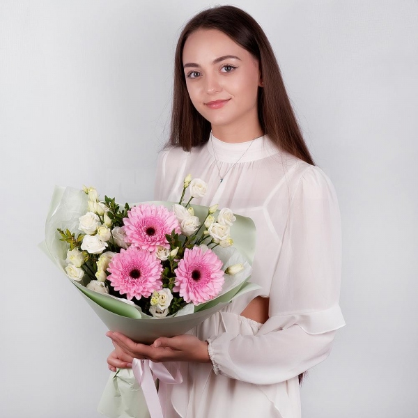 lisianthus - 3, Gerbera pink - 7, Pistachio, Wrapping Paper