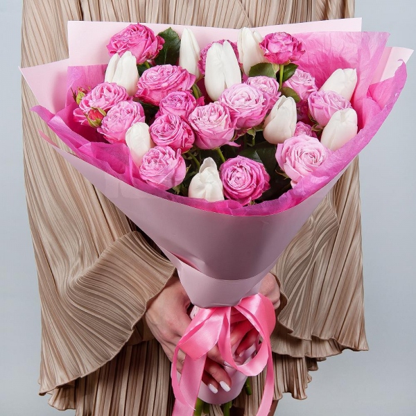 Peony sprayrose - 8, Tulip white - 17, Wrapping Paper