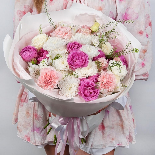 Spray peony rose Misty Bubbles, 50 cm - 3, Baltica White Spray Chrysanthemum - 3, White Matthiola - 2, Pink Lisianthus (Eustoma) - 2, Alstromeria white, soft pink - 3, White rose 50 cm - 5, Pink carnation - 5, Green bell (1 pc.), Wrapping Paper