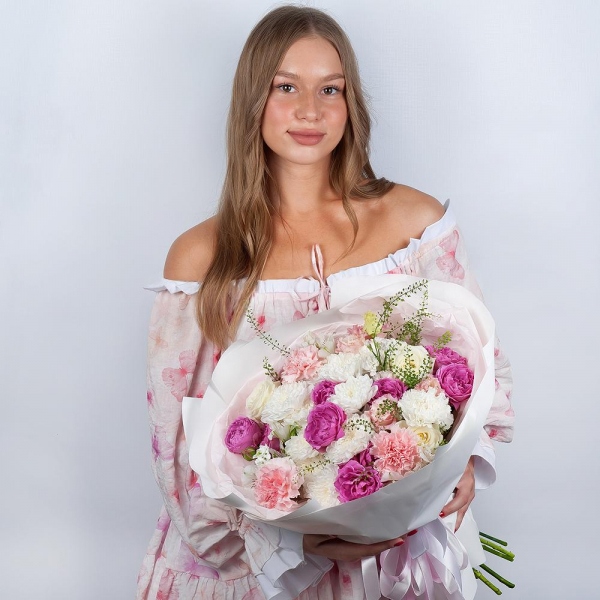 Spray peony rose Misty Bubbles, 50 cm - 3, Baltica White Spray Chrysanthemum - 3, White Matthiola - 2, Pink Lisianthus (Eustoma) - 2, Alstromeria white, soft pink - 3, White rose 50 cm - 5, Pink carnation - 5, Green bell (1 pc.), Wrapping Paper