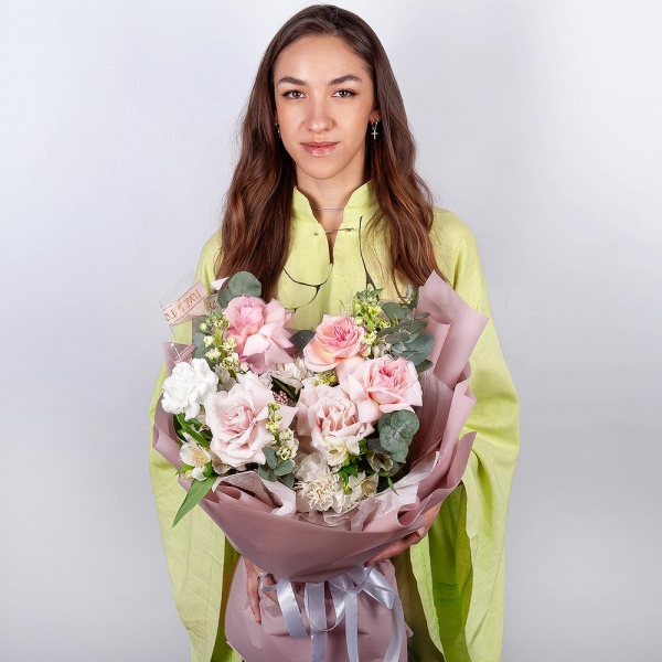 Rose Cream 50 cm - 2, Peony rose pink 'OHara' - 3, White Matthiola - 3, Alstromeria white, soft pink - 4, Carnation white, cream - 7, Baltica White Spray Chrysanthemum - 1, Ozotamnus, Eucalyptus, Wrapping Paper