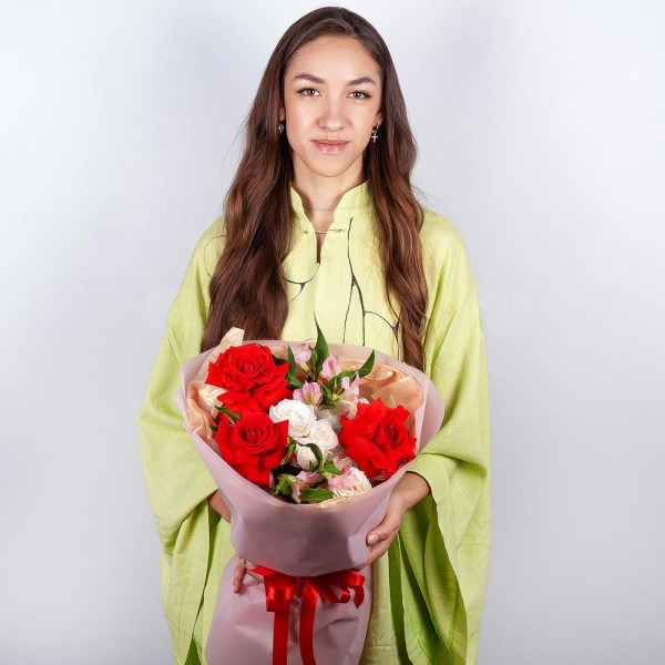 Red rose Nina 50 cm - 3, Baltica White Spray Chrysanthemum - 1, Peony sprayrose - 1, Alstromeria white, soft pink - 4, Wrapping Paper