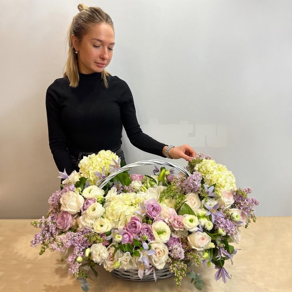  White Hydrangea - 9, Spray peony rose Misty Bubbles, 50 cm - 18, Lilac Bush - 18, Peony style roses - 35, lisianthus - 16, Ranunculus White - 17, Large Basket, Oasis, Eucalyptus Cinerea, Clematis branch